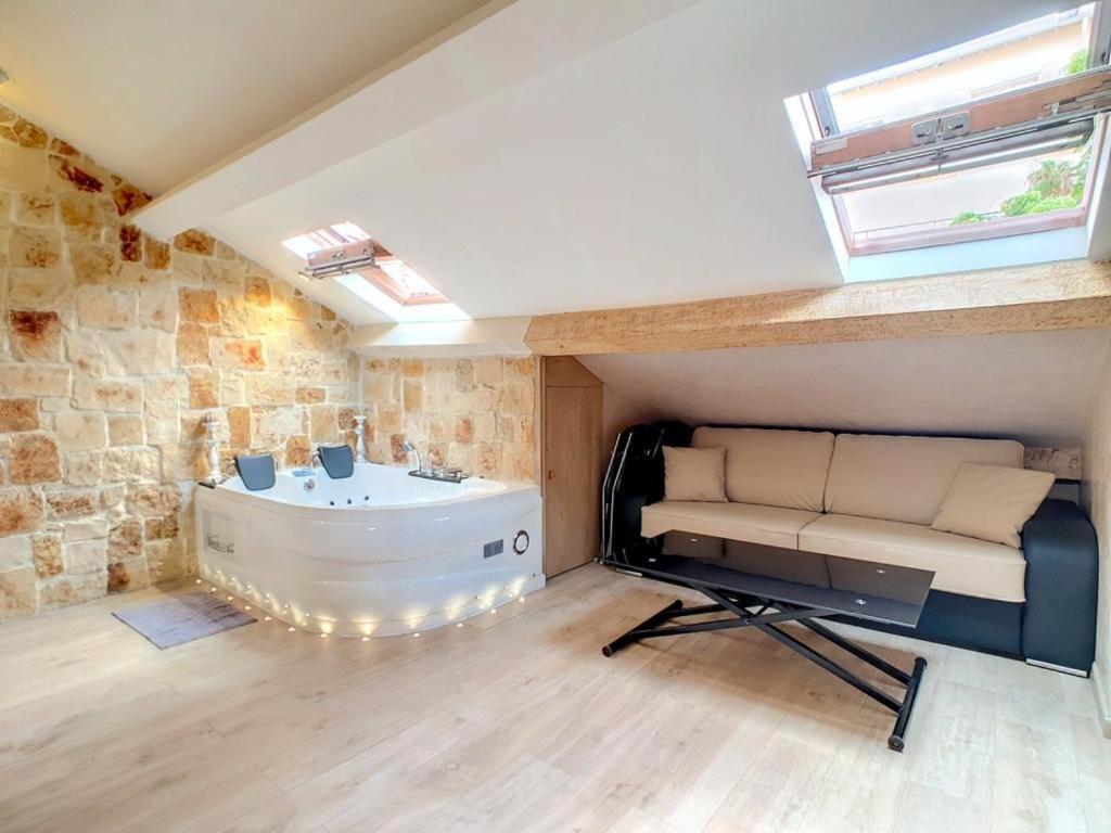 Love Room Jacuzzi Croisette 戛纳 外观 照片